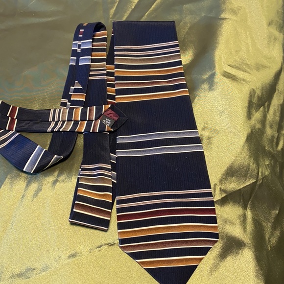 Men’s ties. - Picture 5 of 6